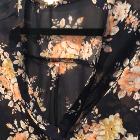 Sheer flowery blouse - Picture 2 of 6